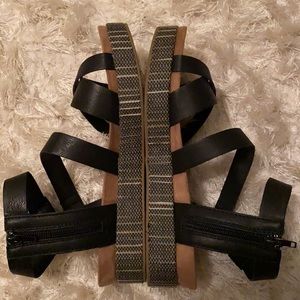 Maurice’s black sandals